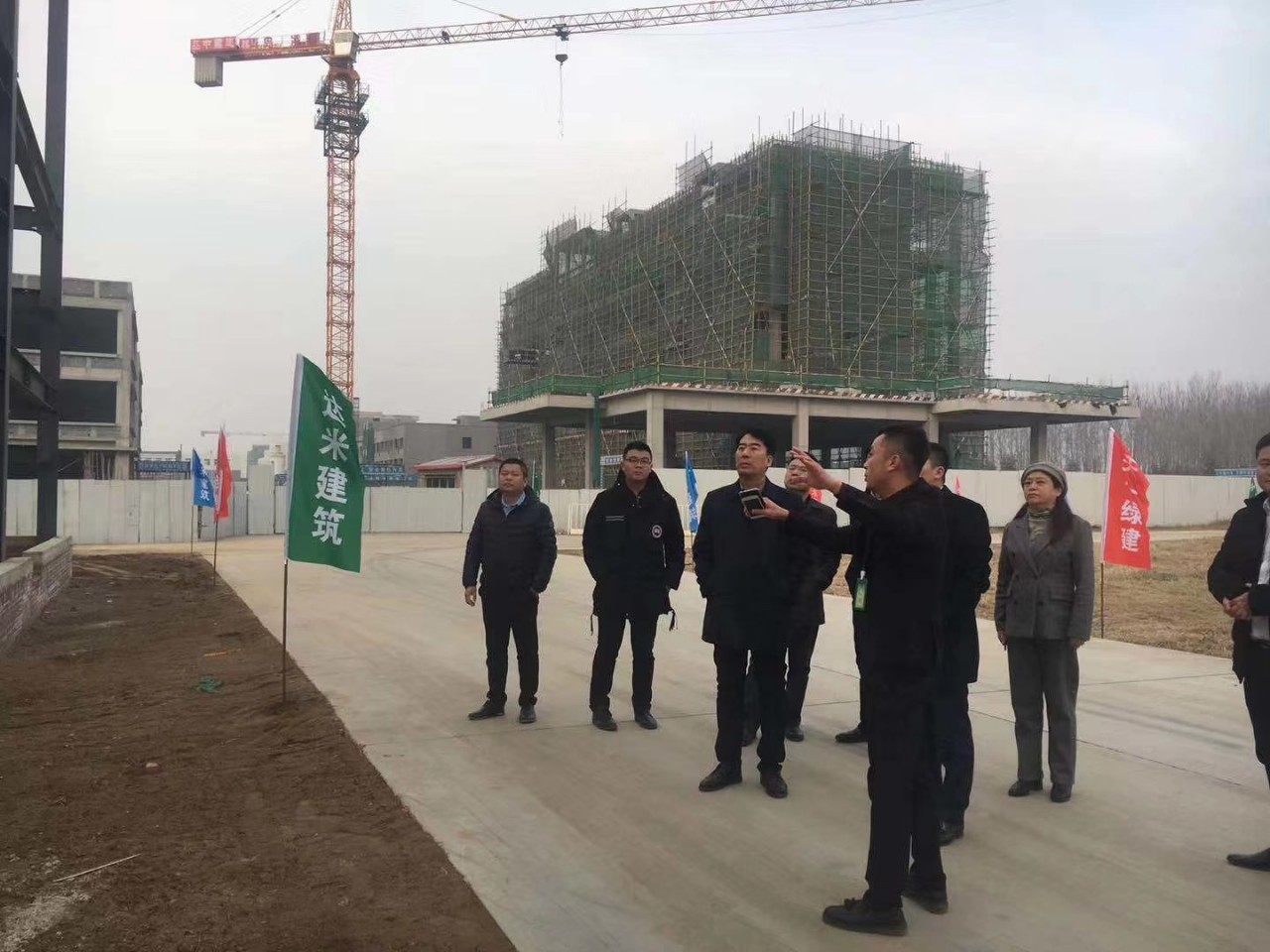 付書記隨同綠天使董事長參觀綠天使萊西產(chǎn)業(yè)園